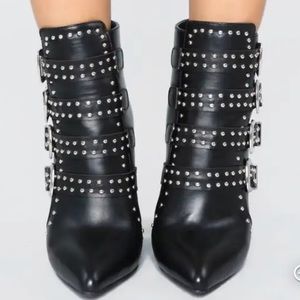 NWOTB WILD DIVA LEATHER STUDDED BUCKLE UP BOOTS - POINTED TOE. Size 7.5
